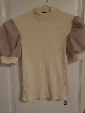 Zara Cream Ribbed Top with Puff Taupe Sleeves